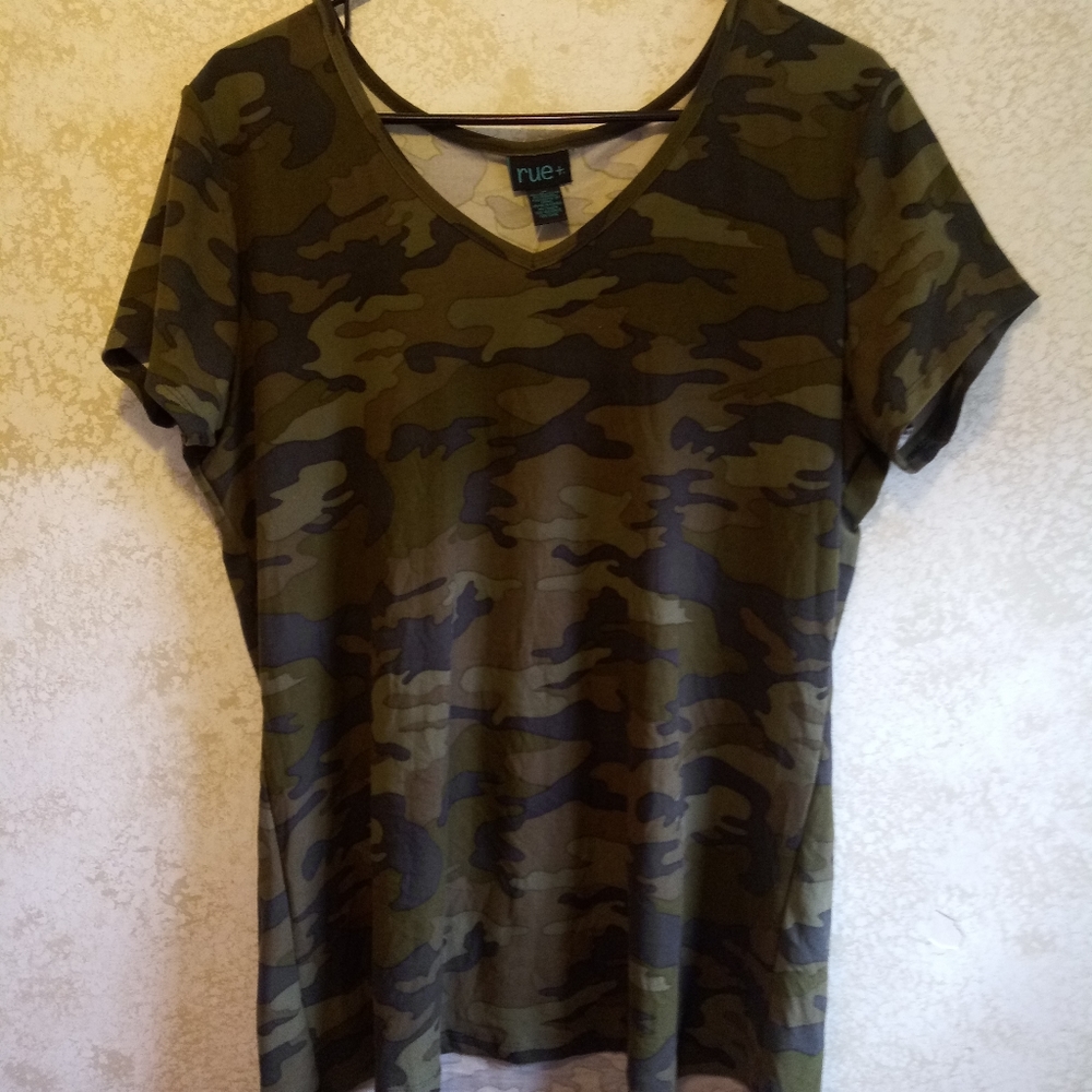 Rue 21 Rue+ Camo top size 1X NWT